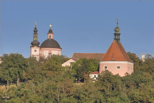 Hradiště sv. Hipollyta v popředí sv. Antoníček
